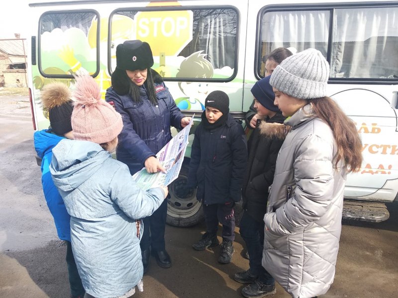 В рамках проведения "Внимание! Дети" агитационный автобус побывал в станице Змейская.